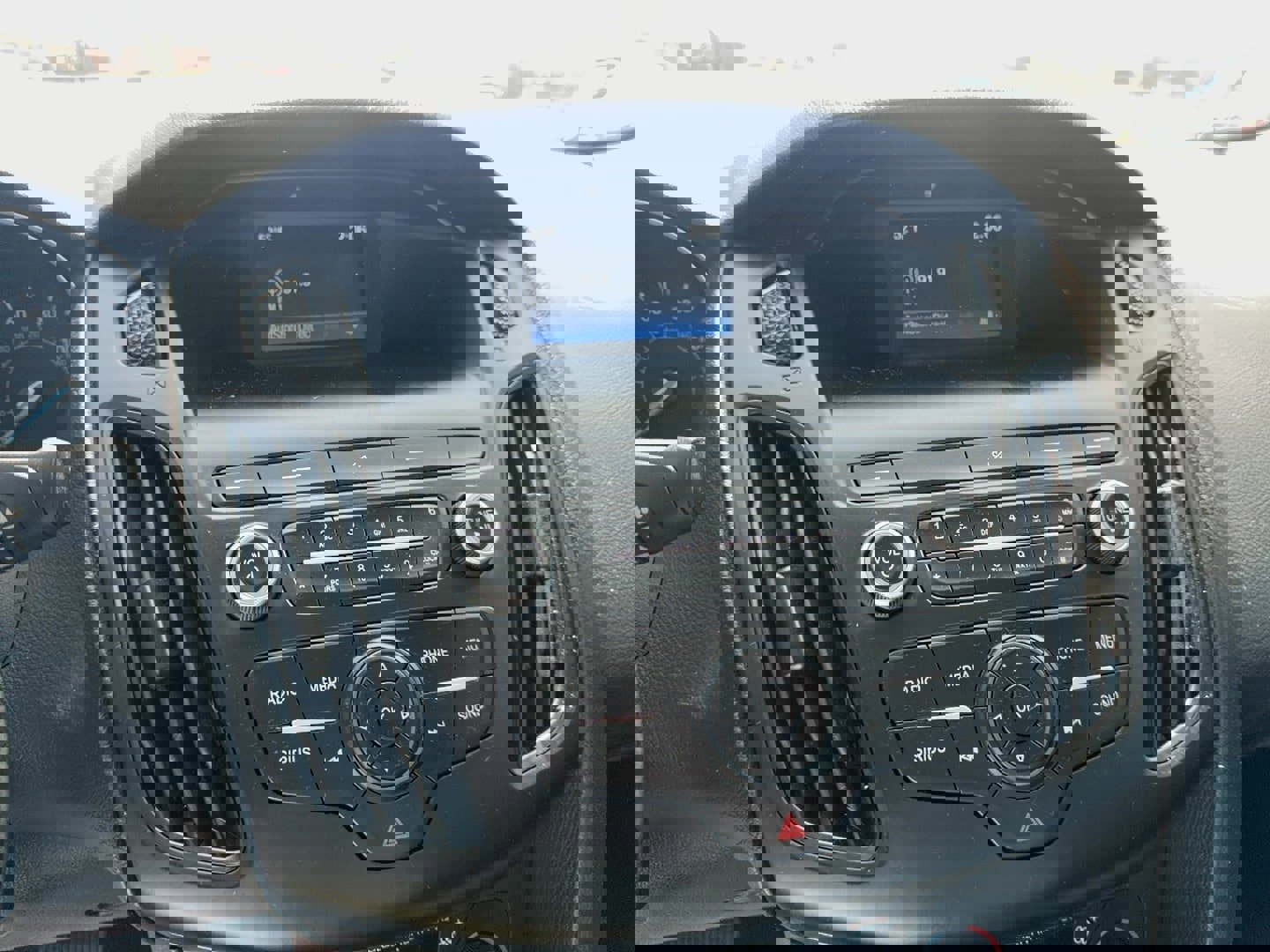 Used 2018 Ford Focus SE w/ SE Appearance Package image 18