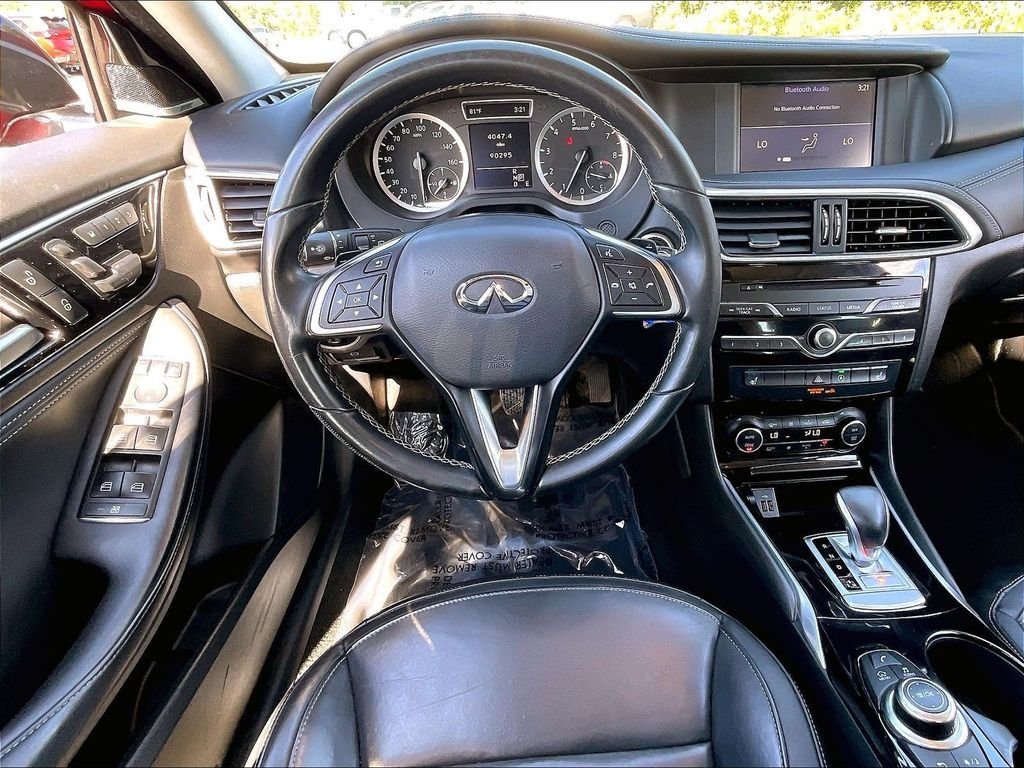 Used 2017 INFINITI QX30 Premium AWD/4WD image 16