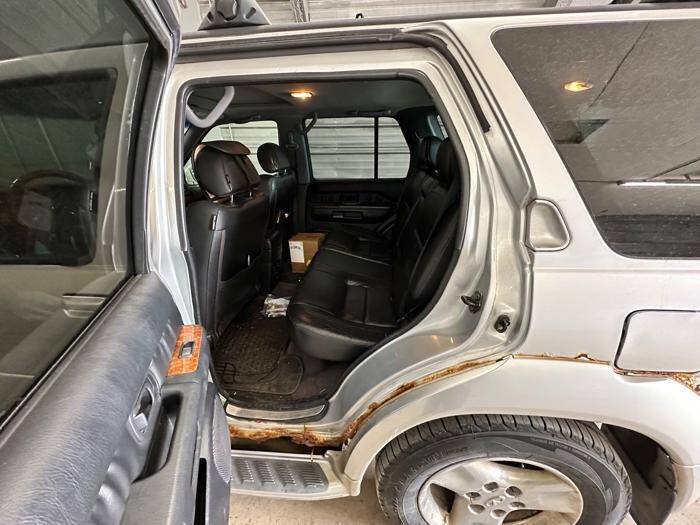 Used 2002 INFINITI QX4 4WD w/ (X03) Heated Seats Pkg image 25