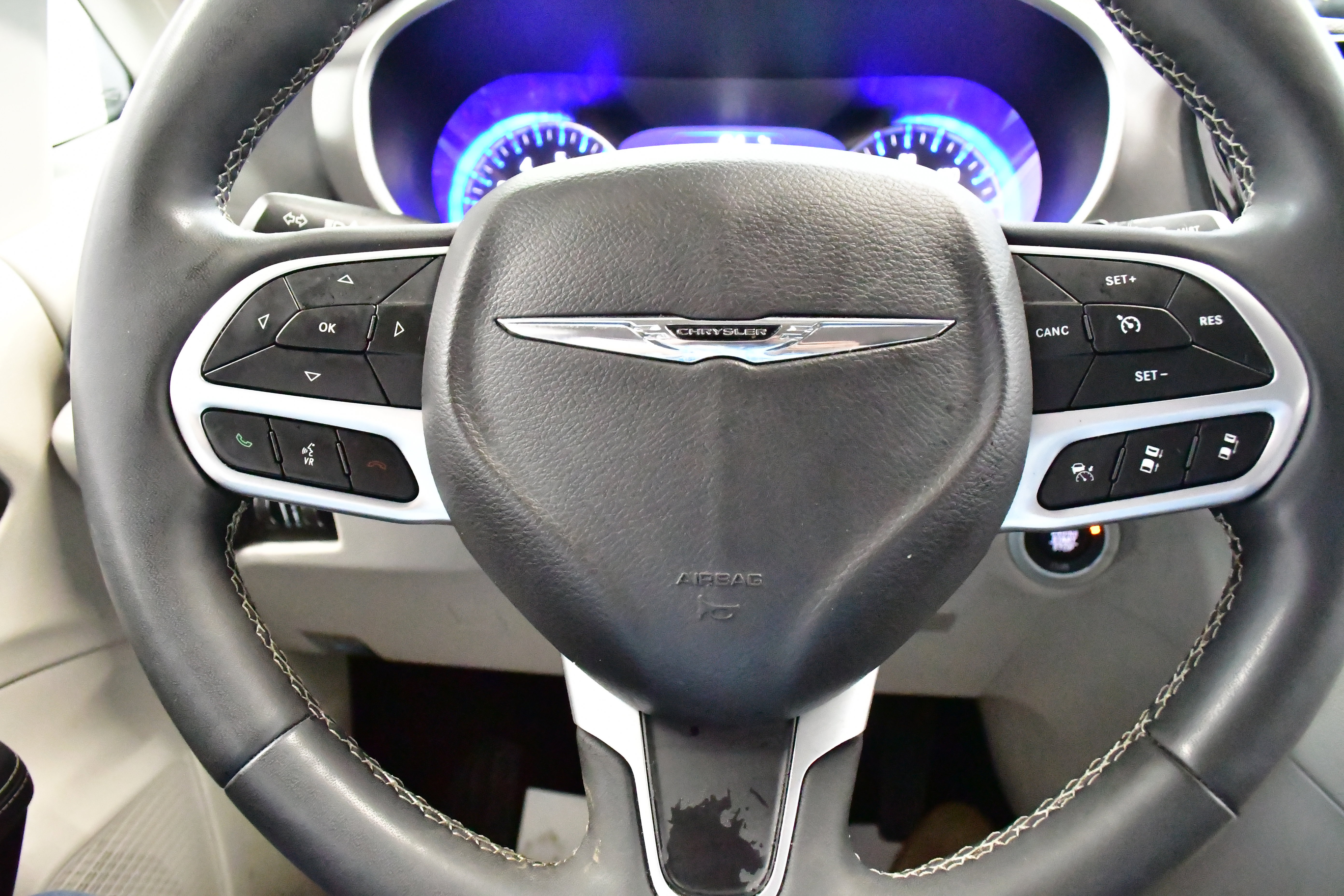 Used 2024 Chrysler Pacifica Touring-L image 45