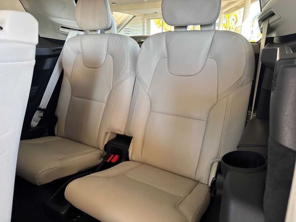 New 2026 Volvo XC90 T8 Ultra w/ Protection Package Premier image 14