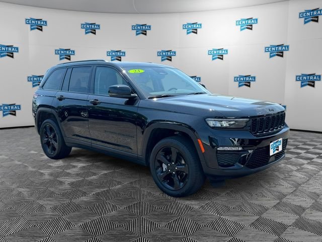 Used 2023 Jeep Grand Cherokee Limited w/ Black Appearance Package AWD/4WD image 8