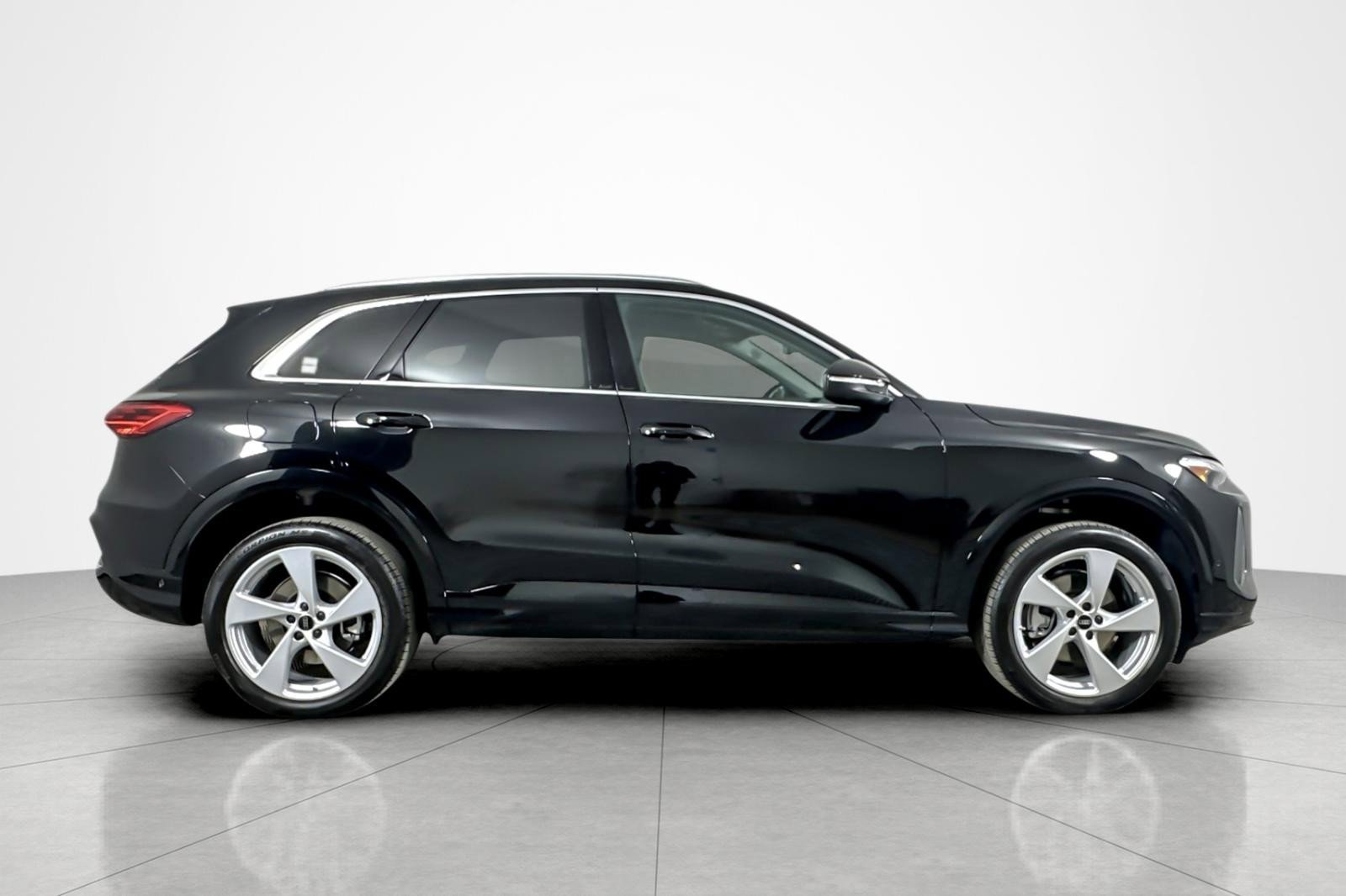 Used 2025 Audi Q5 Premium Plus w/ Premium Plus AWD/4WD image 6