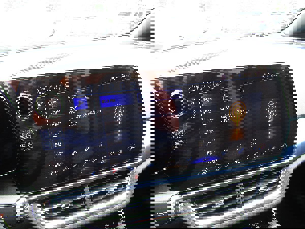 Used 2024 Chevrolet Equinox EV LT image 16