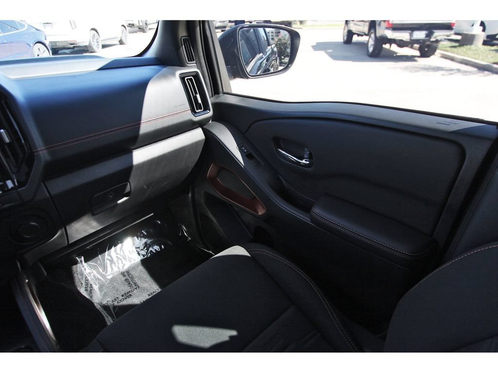 Used 2025 Nissan Frontier Pro-X RWD image 10