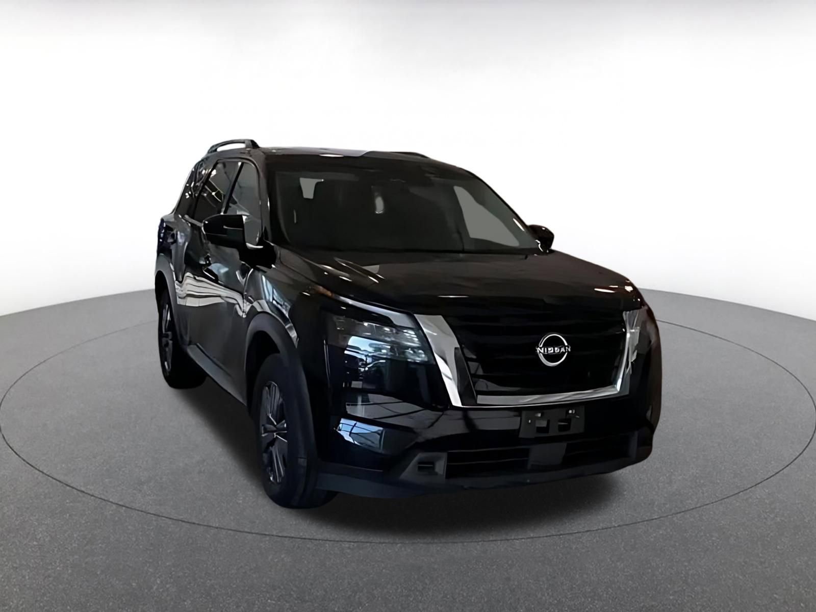 Used 2025 Nissan Pathfinder SV FWD image 4