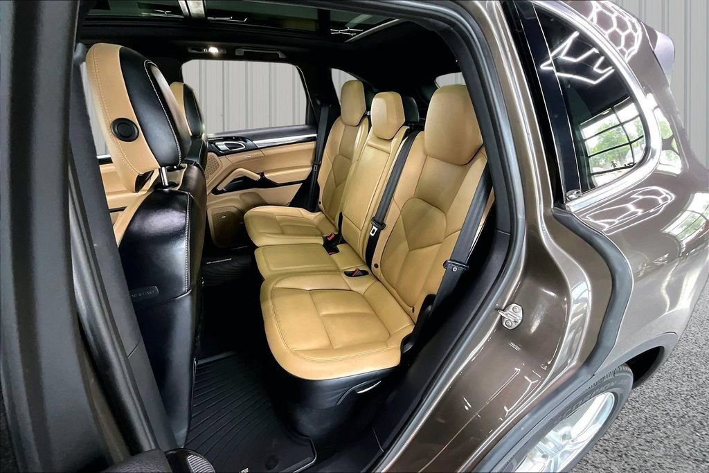 Used 2016 Porsche Cayenne S AWD/4WD image 22