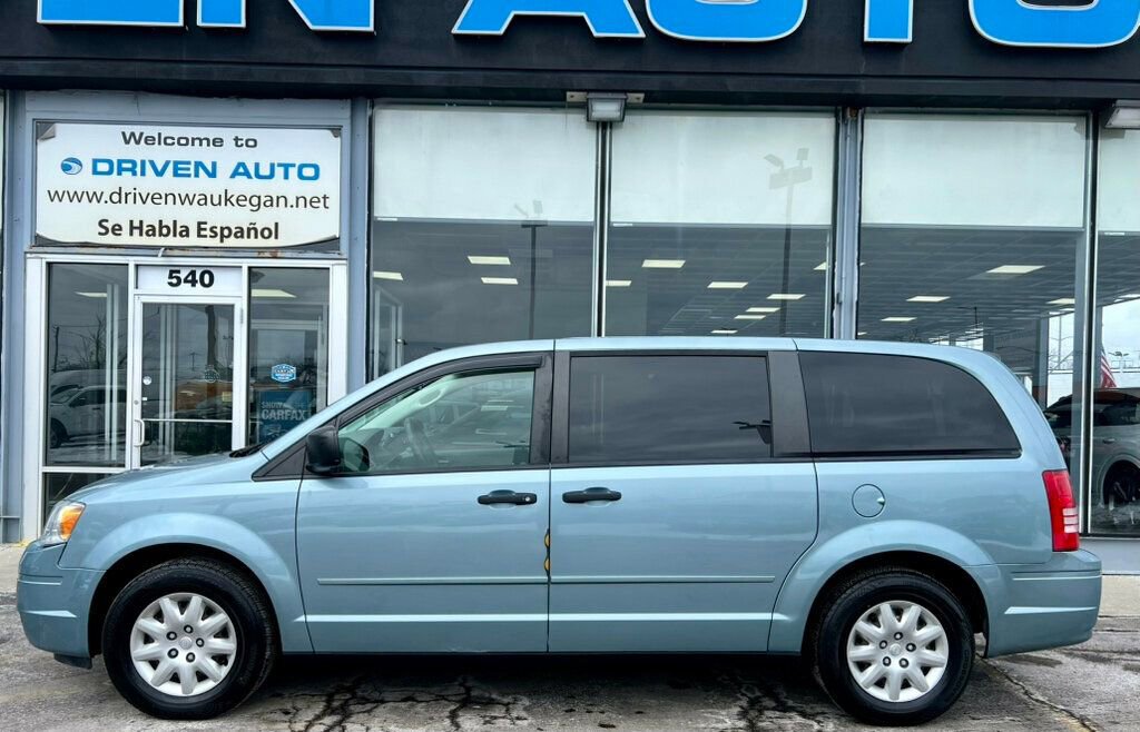 Used 2008 Chrysler Town & Country LX image 2