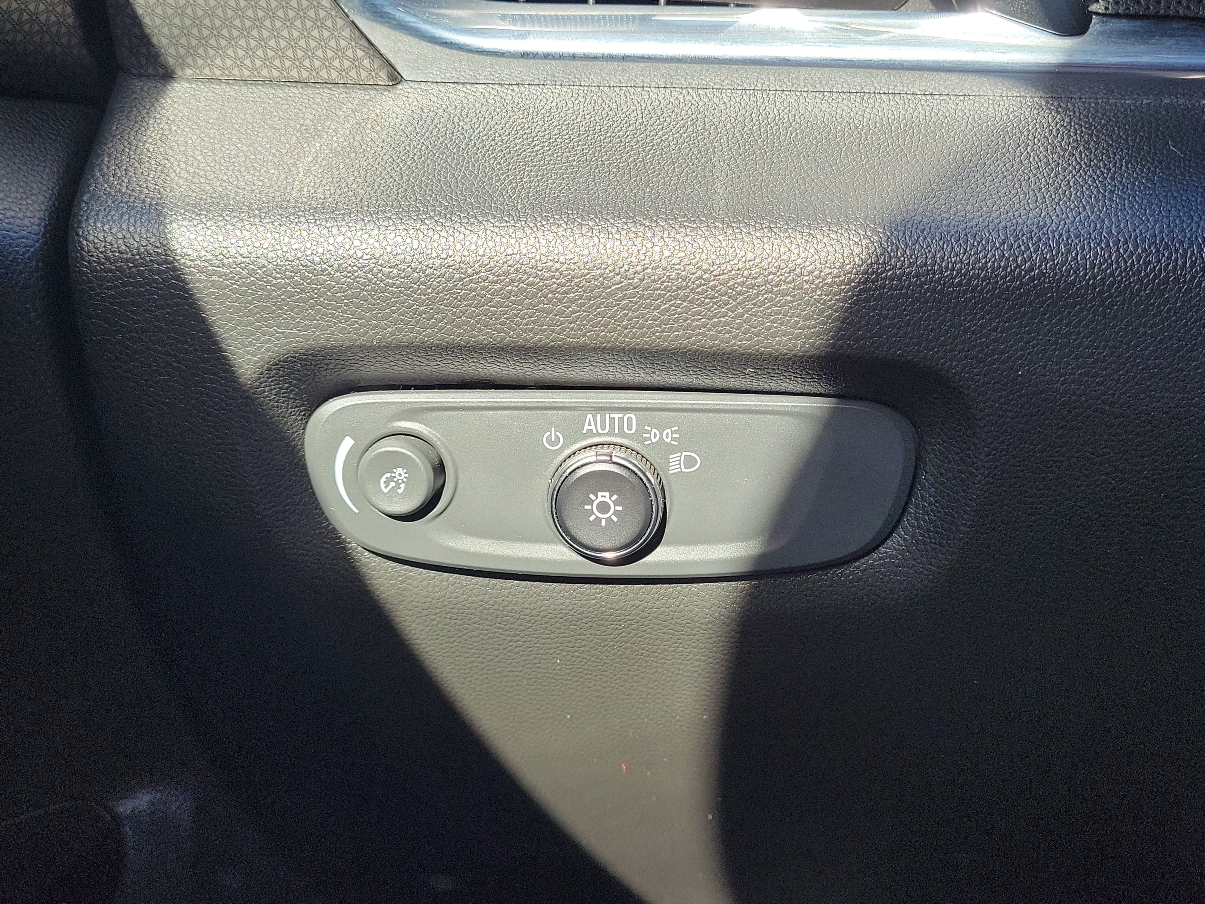 Used 2023 Chevrolet Traverse Premier FWD image 31