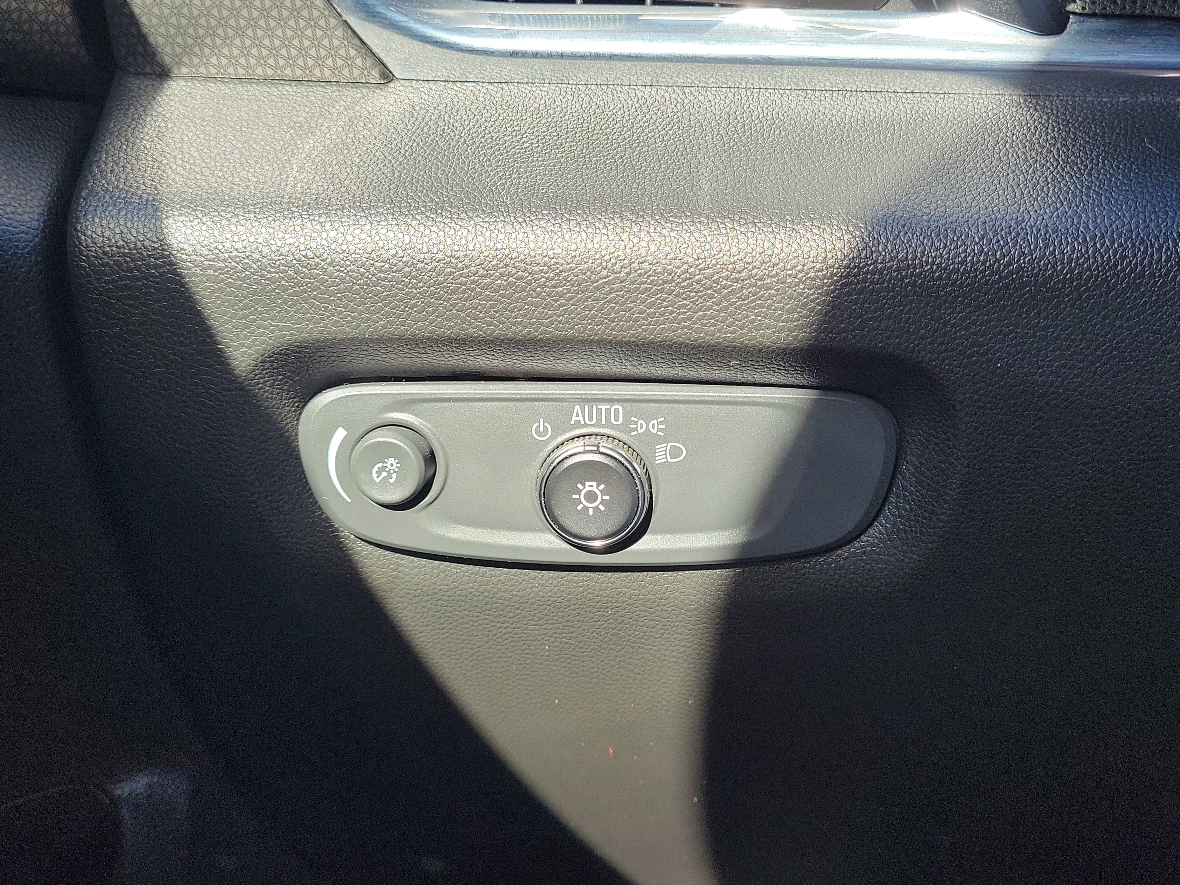 Used 2023 Chevrolet Traverse Premier image 31