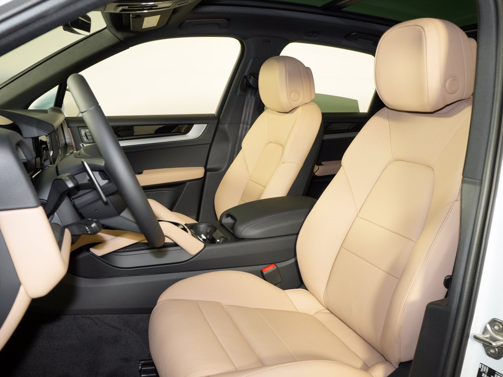 New 2026 Porsche Cayenne AWD/4WD image 5