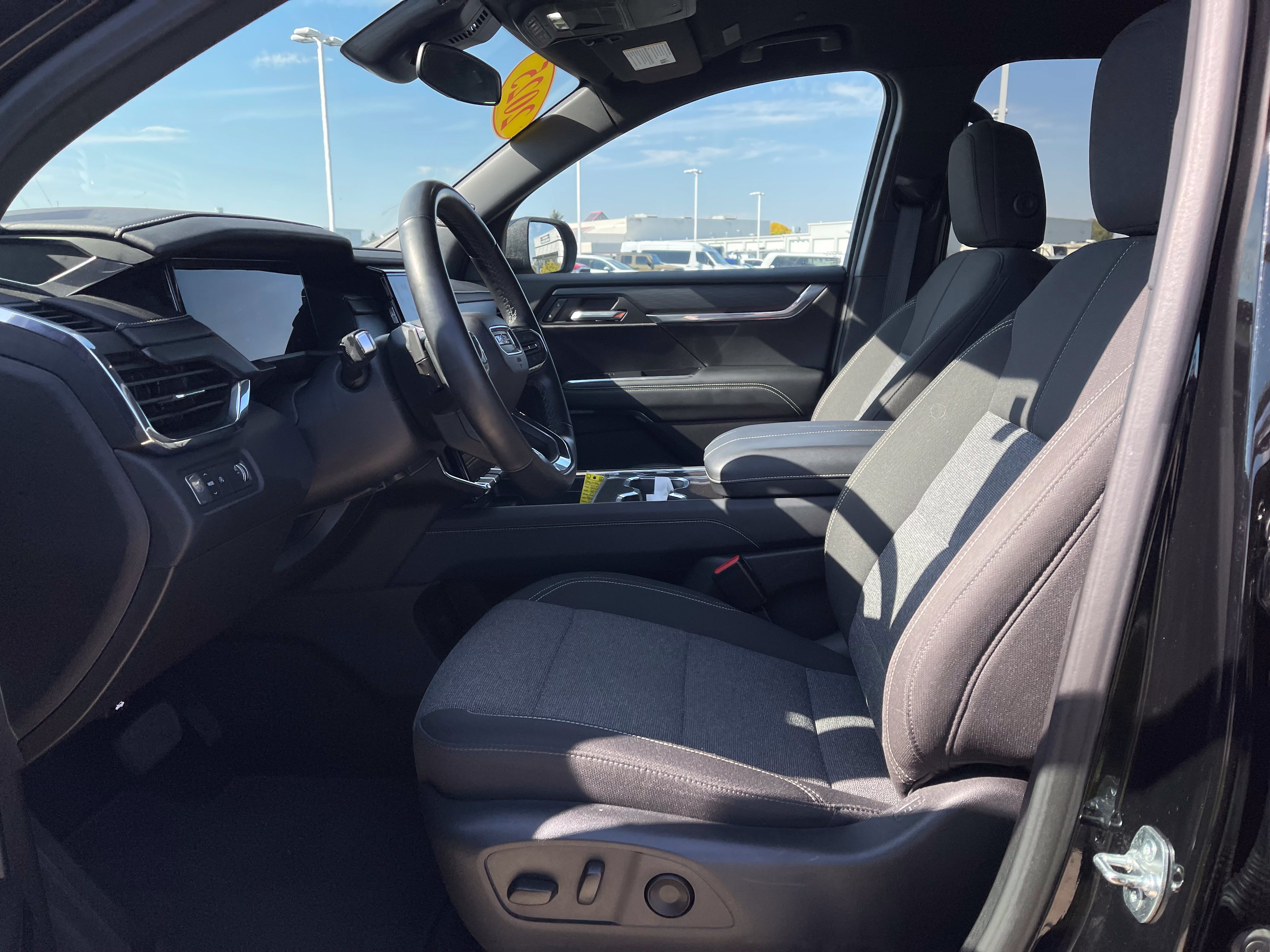 Used 2025 GMC Acadia Elevation FWD image 13