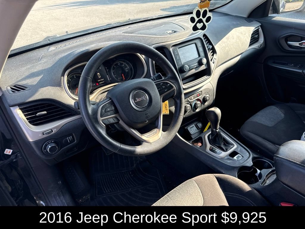 Used 2016 Jeep Cherokee Sport FWD image 10