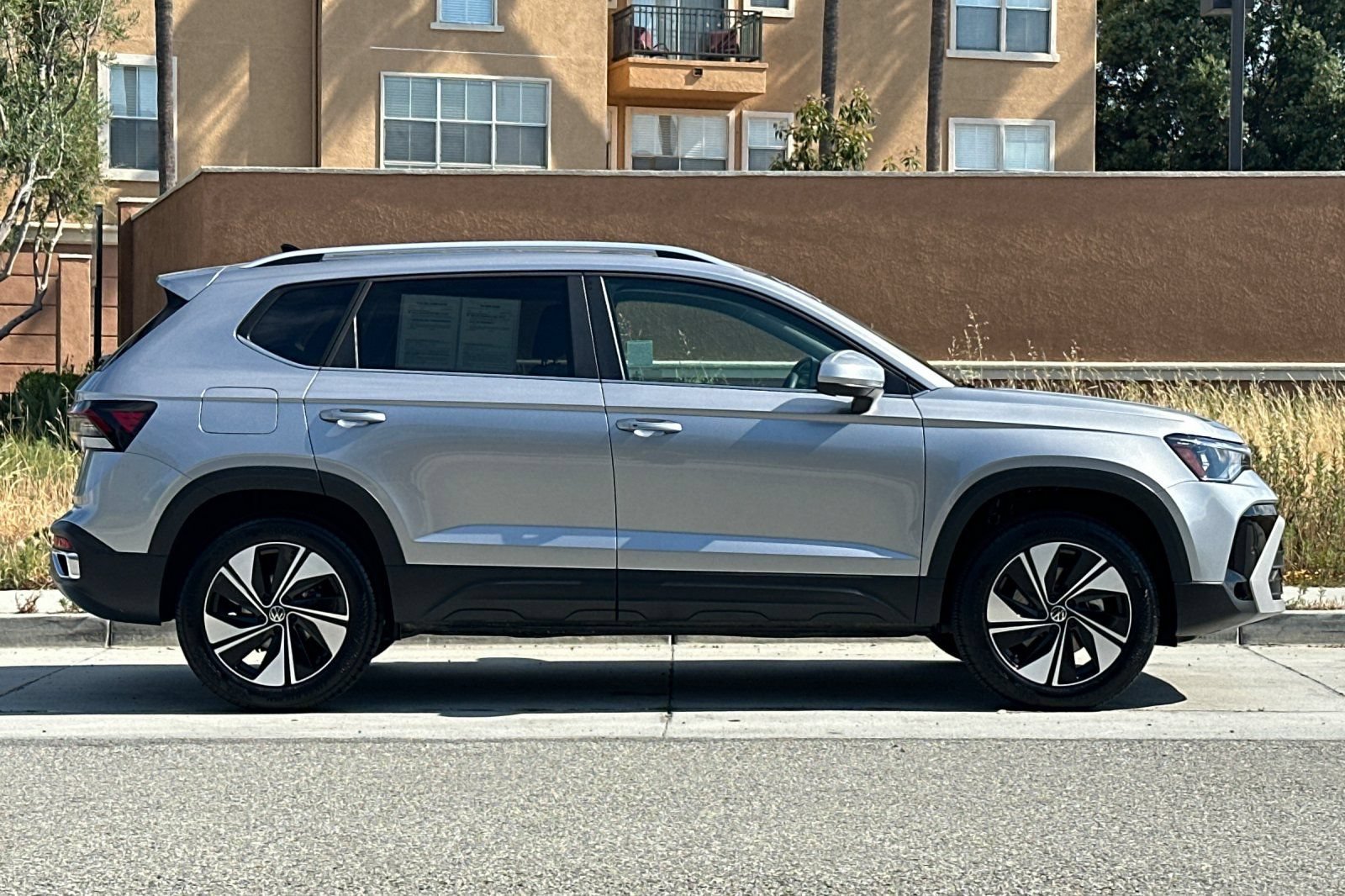 Certified 2026 Volkswagen Taos SE w/ Panoramic Sunroof Package AWD/4WD image 3