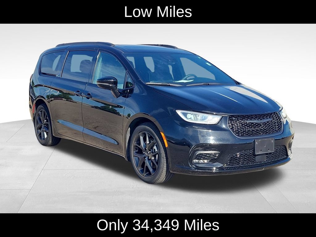 Used 2025 Chrysler Pacifica Limited FWD image 2