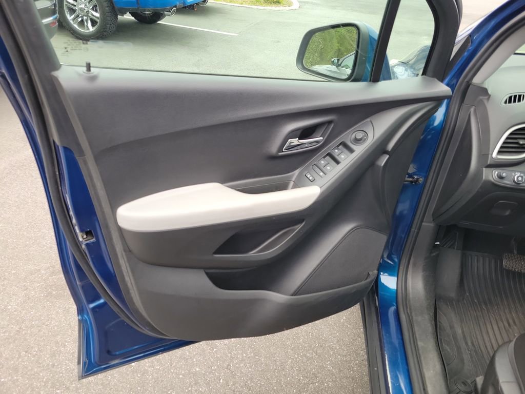 Used 2019 Chevrolet Trax LT w/ Driver Confidence Package image 11