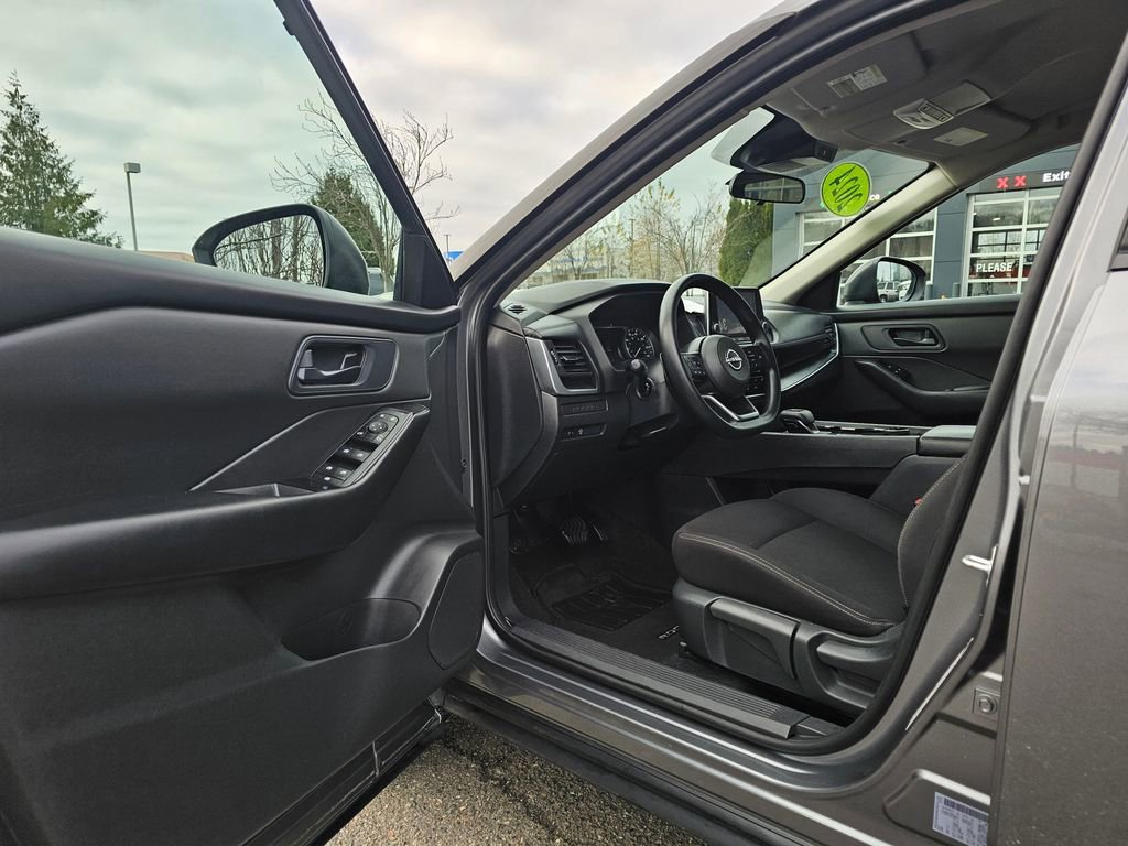 Used 2024 Nissan Rogue S image 16