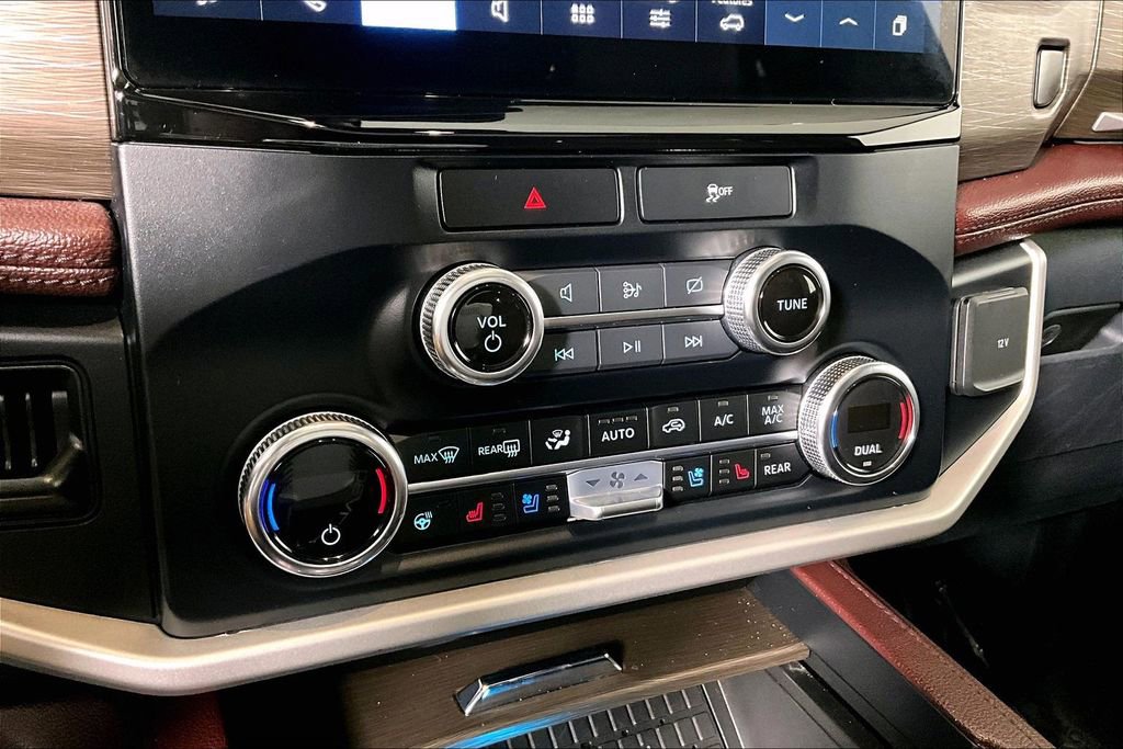 Used 2023 Ford Expedition Max Limited image 32