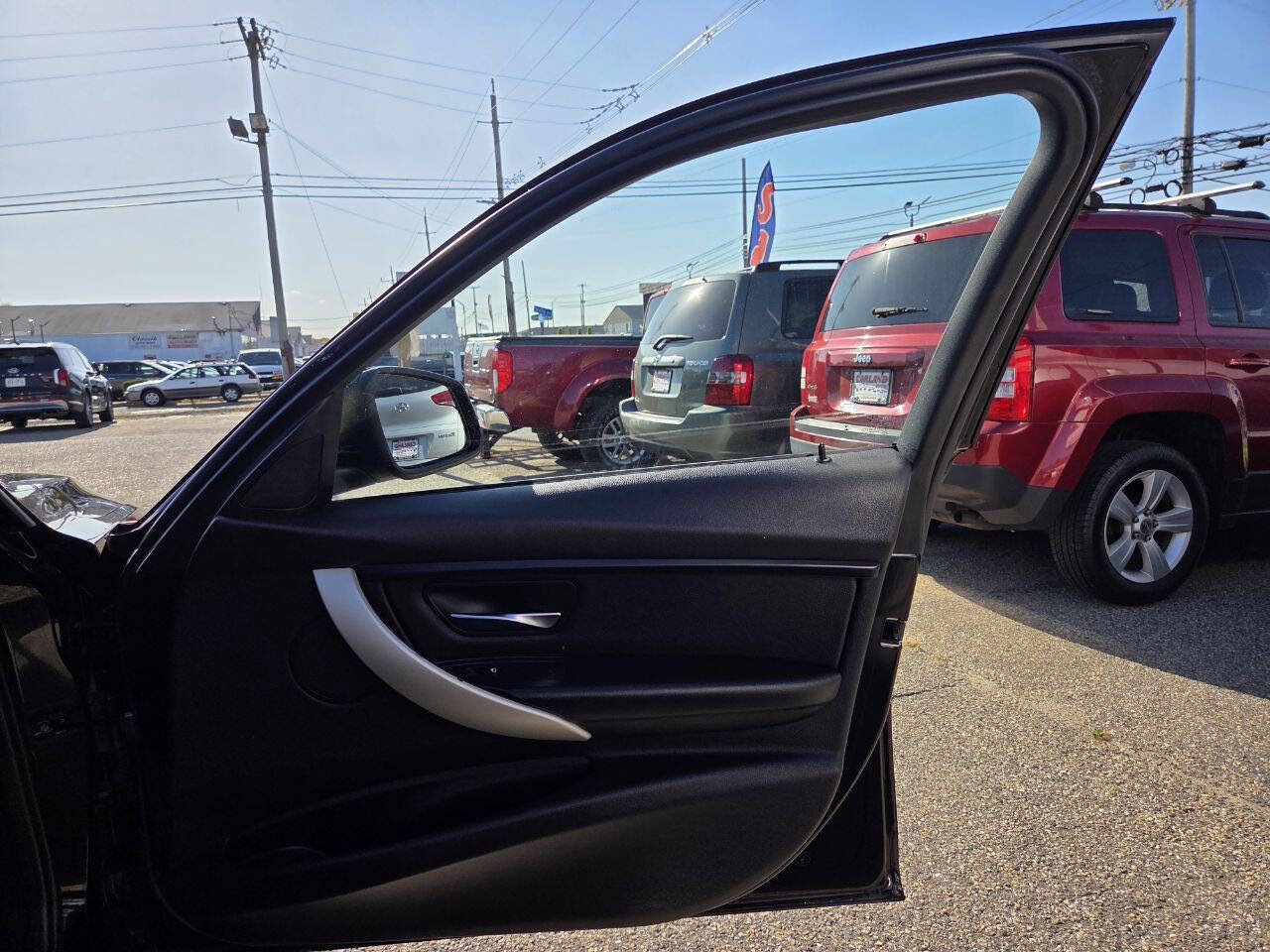 Used 2015 BMW 320i Sedan RWD image 18