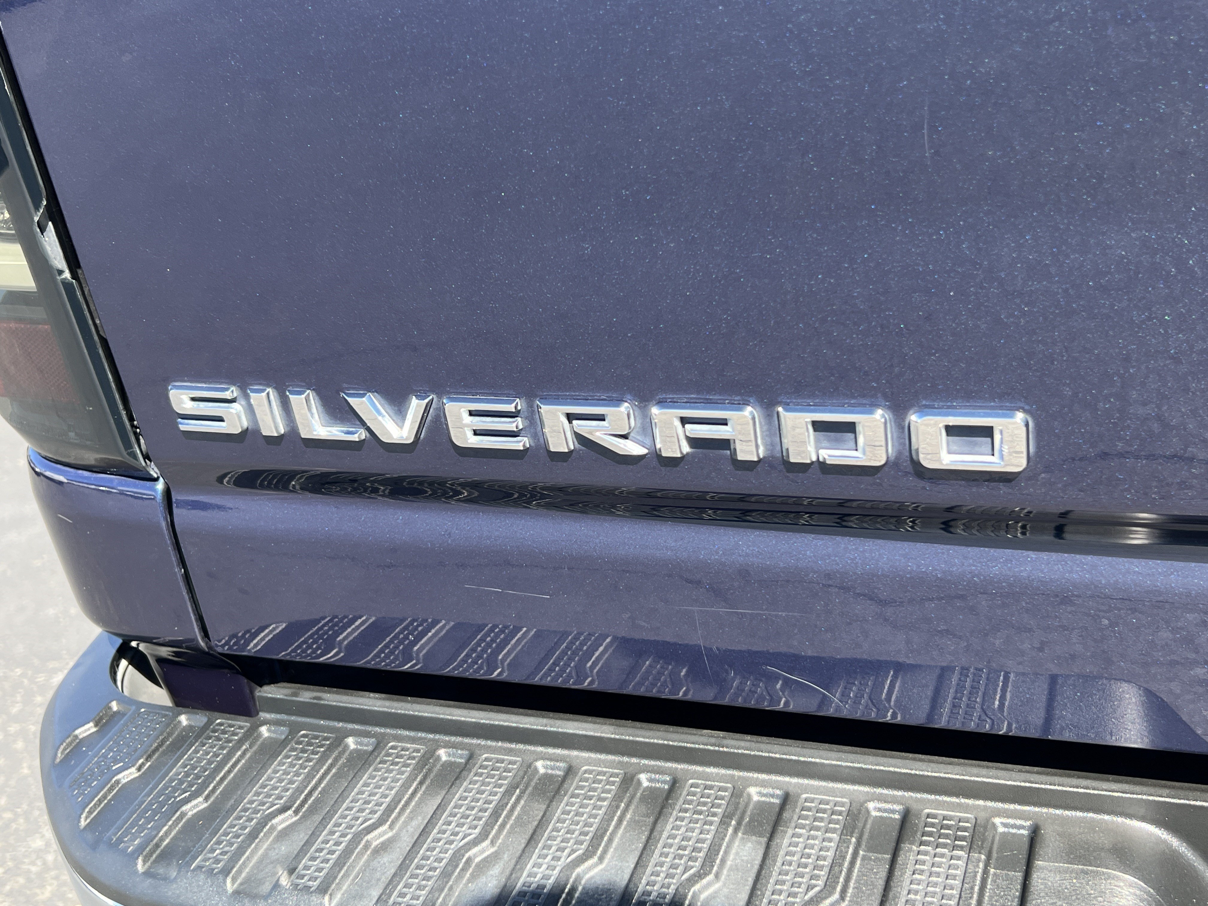 Used 2022 Chevrolet Silverado 3500 LTZ w/ LTZ Convenience Package AWD/4WD image 8