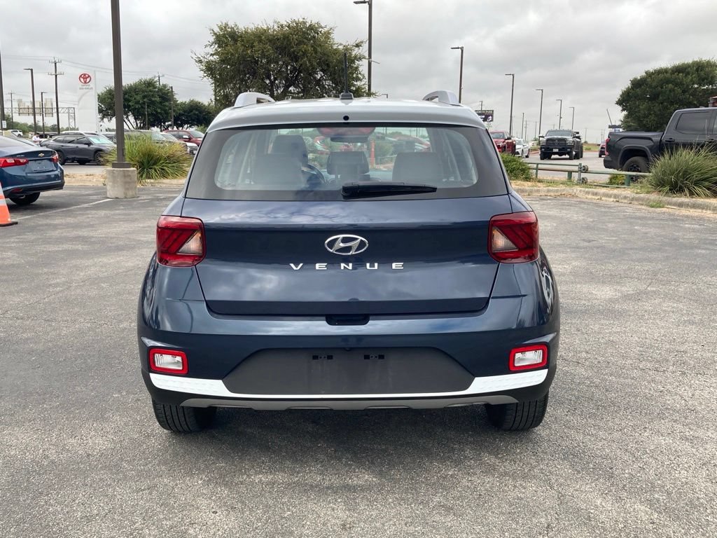 Used 2025 Hyundai Venue Limited FWD image 6