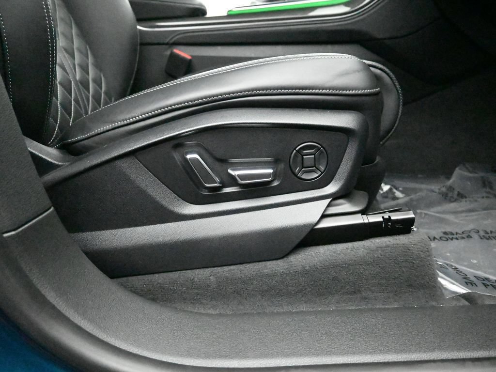 Used 2022 Audi SQ8 Prestige AWD/4WD image 35