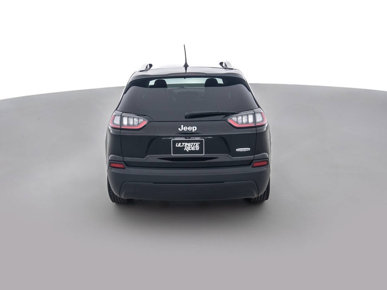 Used 2019 Jeep Cherokee Latitude Plus w/ Cold Weather Group FWD image 6
