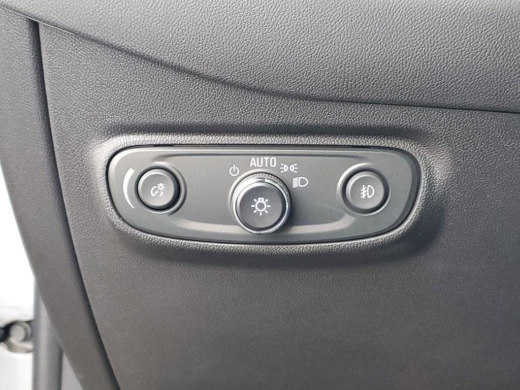 Used 2023 Chevrolet Equinox Premier image 8