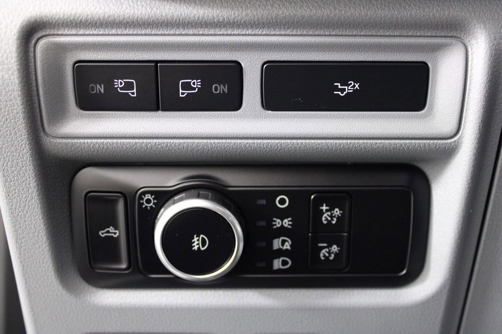 Used 2023 Ford F150 Lariat w/ Trailer Tow Package image 19