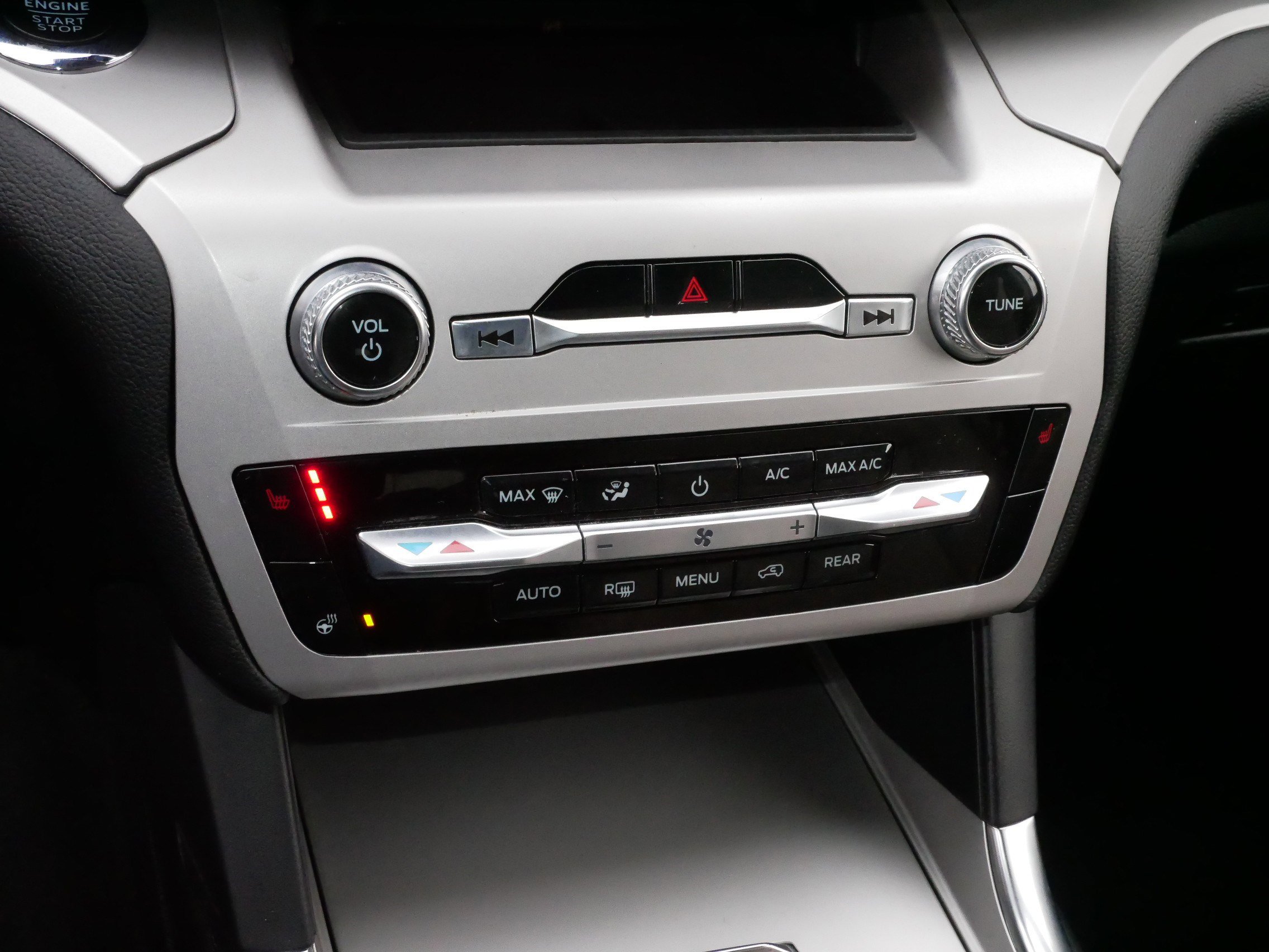 Used 2022 Ford Explorer XLT image 23