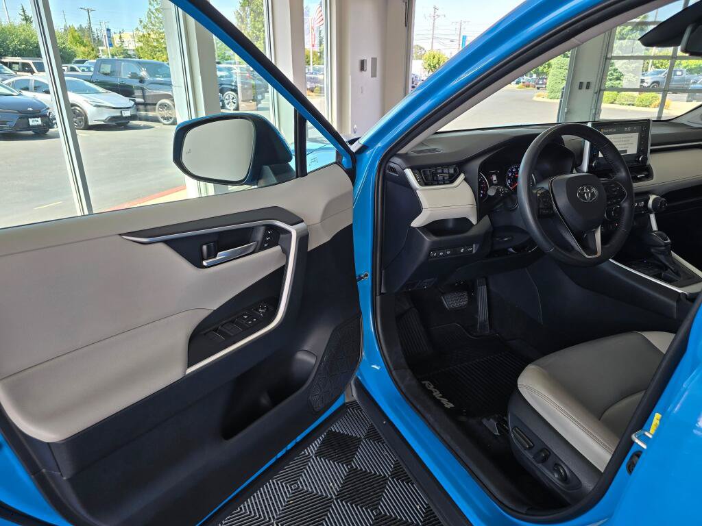 Used 2019 Toyota RAV4 XLE Premium AWD/4WD image 36