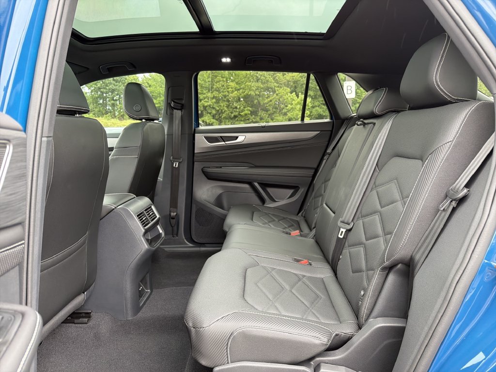 New 2025 Volkswagen Atlas Cross Sport SE FWD image 12