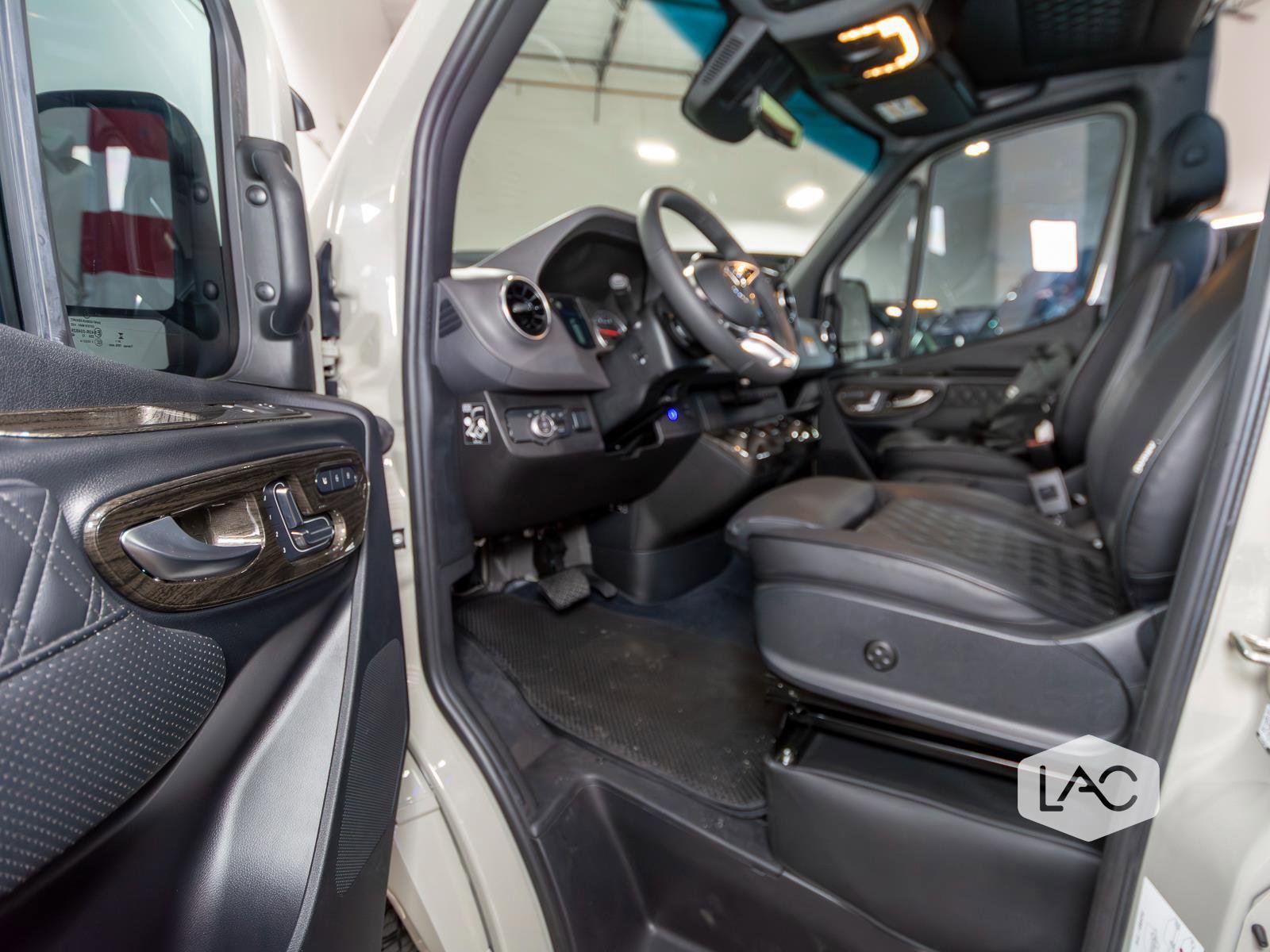 Used 2025 Mercedes-Benz Sprinter 3500 image 27