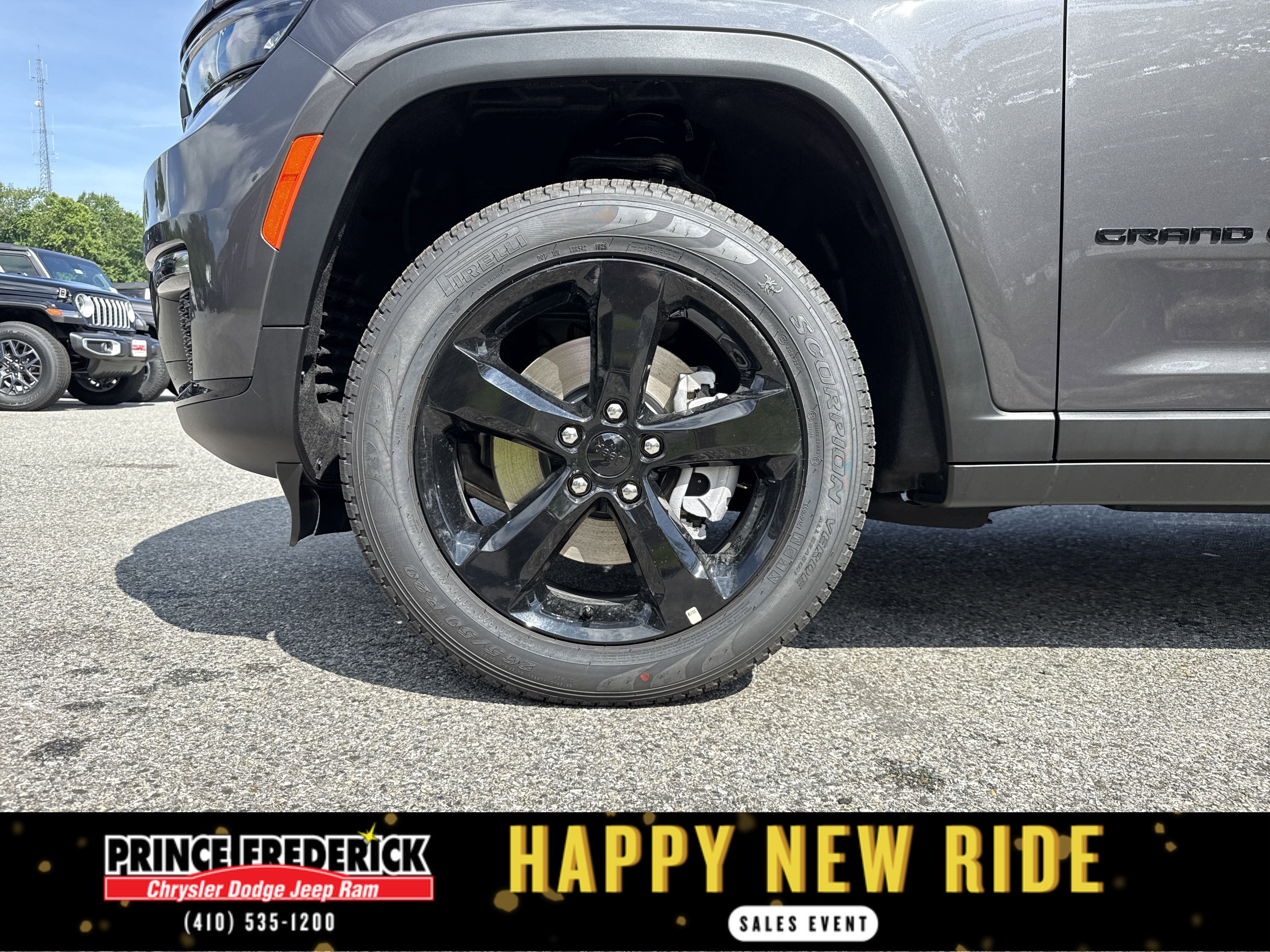 New 2025 Jeep Grand Cherokee L Limited w/ Black Appearance Package image 9