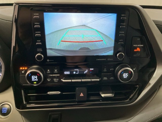 Used 2020 Toyota Highlander XLE image 17