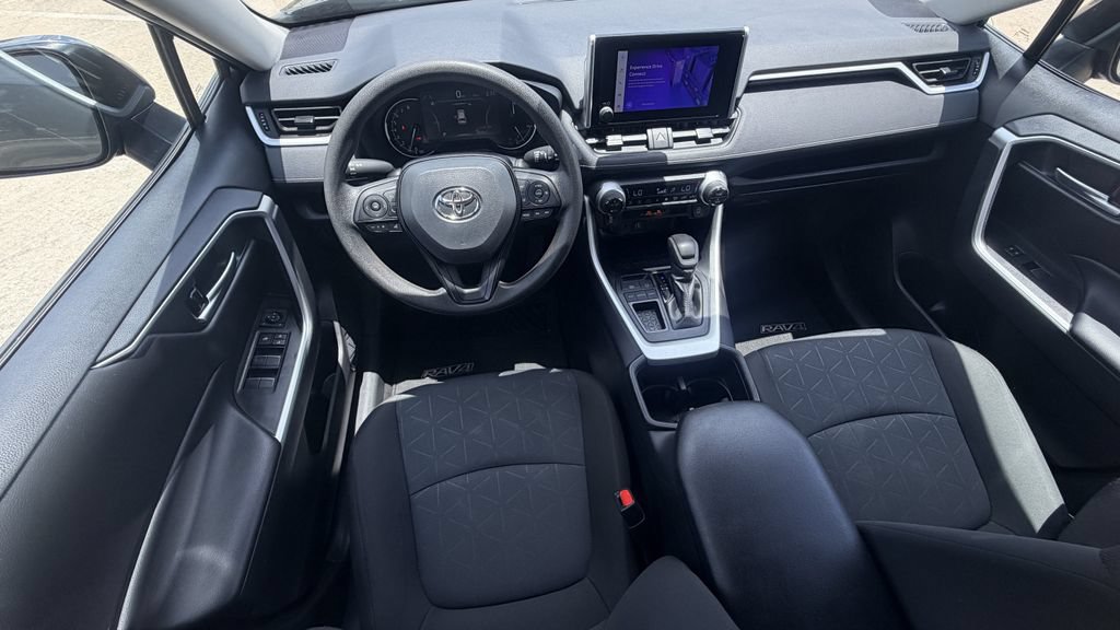 Used 2025 Toyota RAV4 XLE FWD image 13