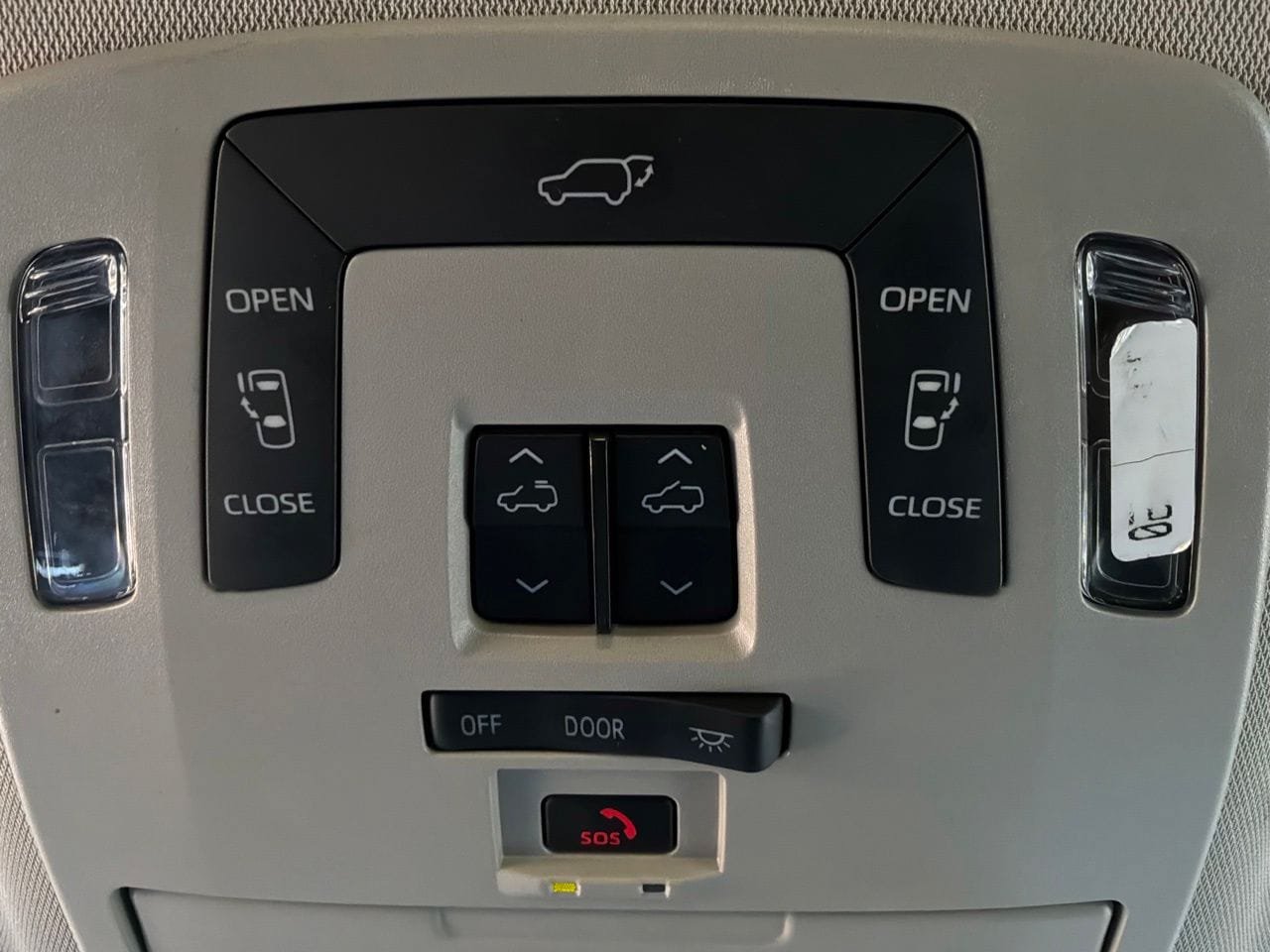 Used 2024 Toyota Sienna XLE FWD image 20