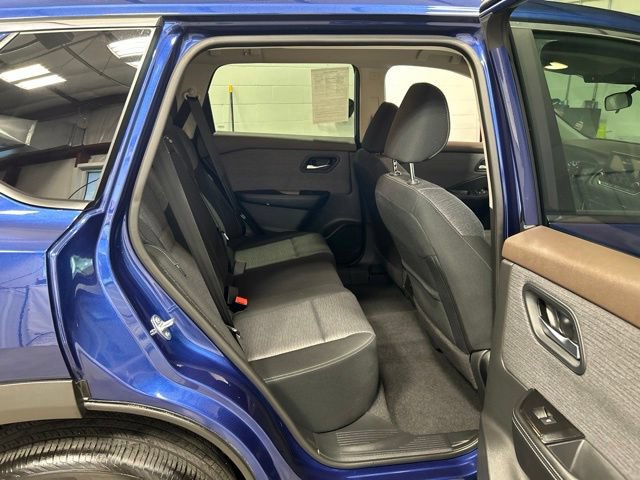 Used 2023 Nissan Rogue SV AWD/4WD image 18