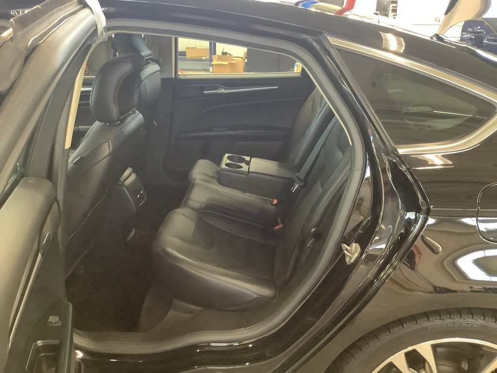 Used 2017 Ford Fusion Titanium FWD image 18