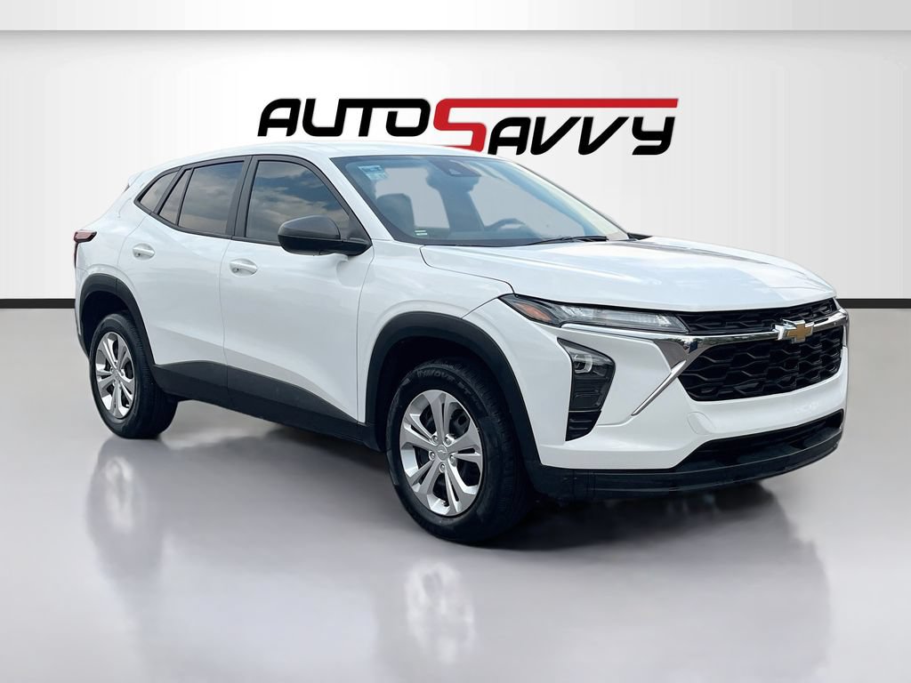 Used 2025 Chevrolet Trax LS w/ Driver Confidence Package FWD image 1