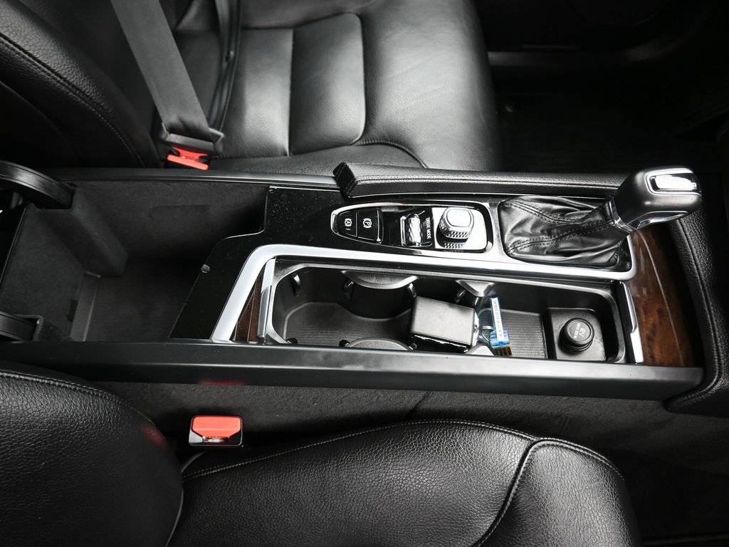 Used 2019 Volvo XC90 T6 Momentum w/ Protection Package Premier image 41
