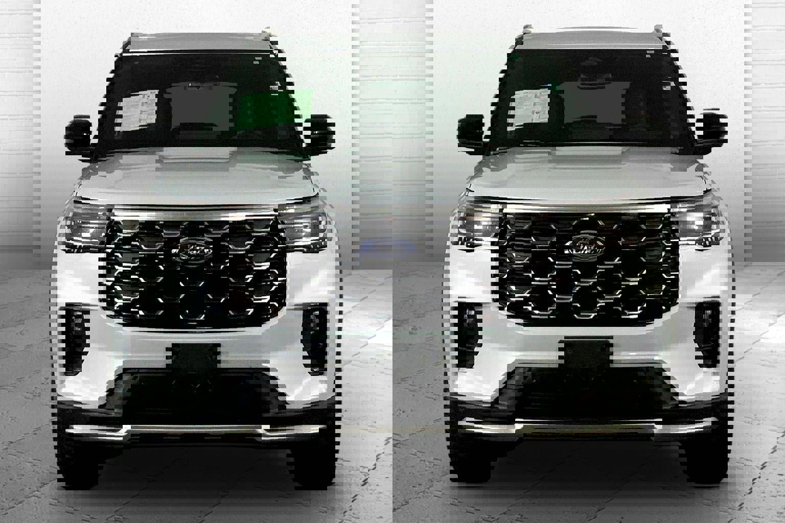 Used 2025 Ford Explorer Platinum w/ LUX Leather Package image 2