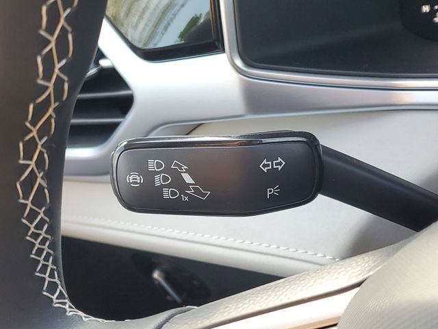 New 2026 Volkswagen Taos SE FWD image 16