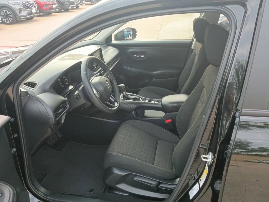 Used 2025 Honda HR-V LX image 4