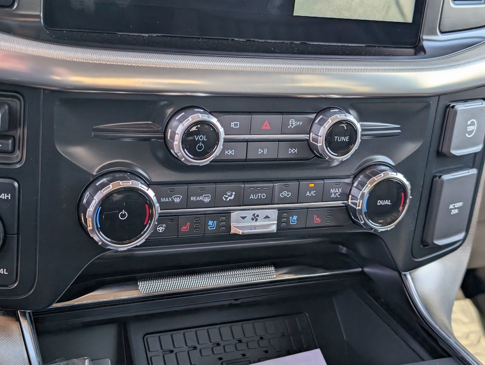 Used 2025 Ford F150 Platinum w/ Equipment Group 703A Plus image 15