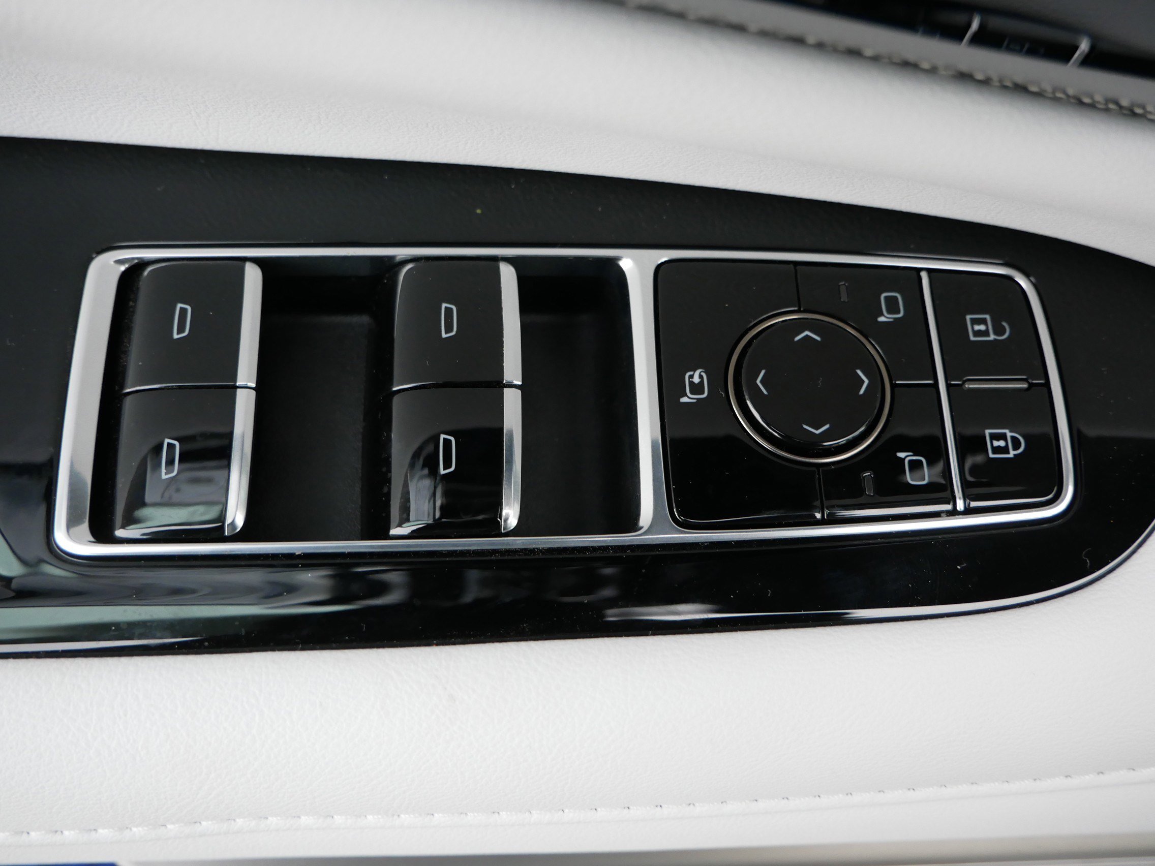 New 2026 Cadillac Optiq Sport 2 image 17