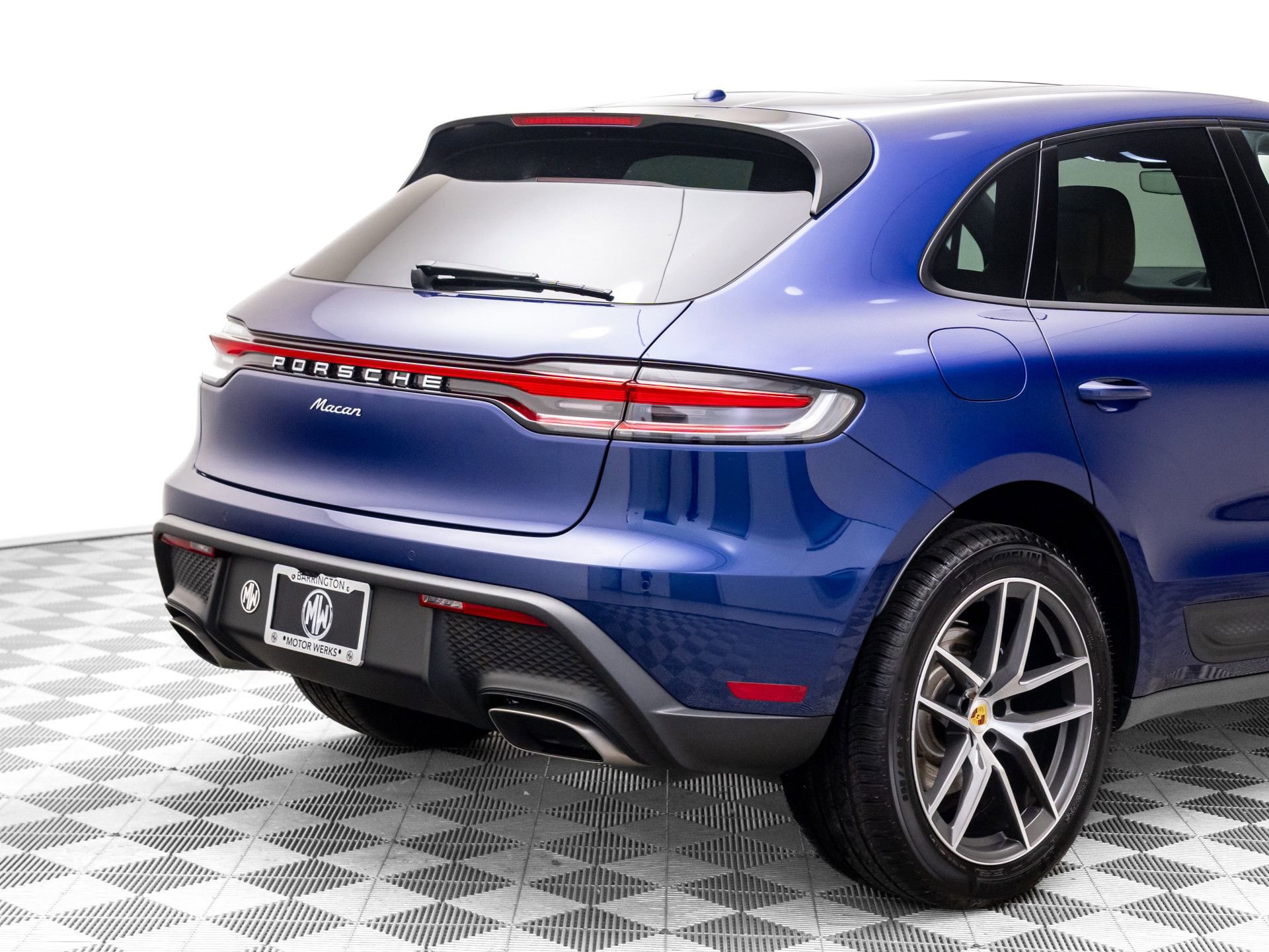 Certified 2025 Porsche Macan image 32