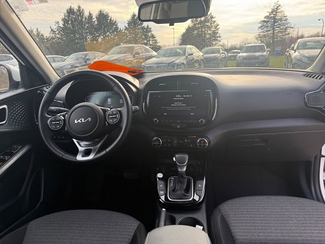Used 2024 Kia Soul EX image 11