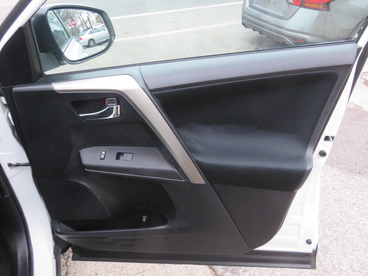 Used 2014 Toyota RAV4 XLE image 27