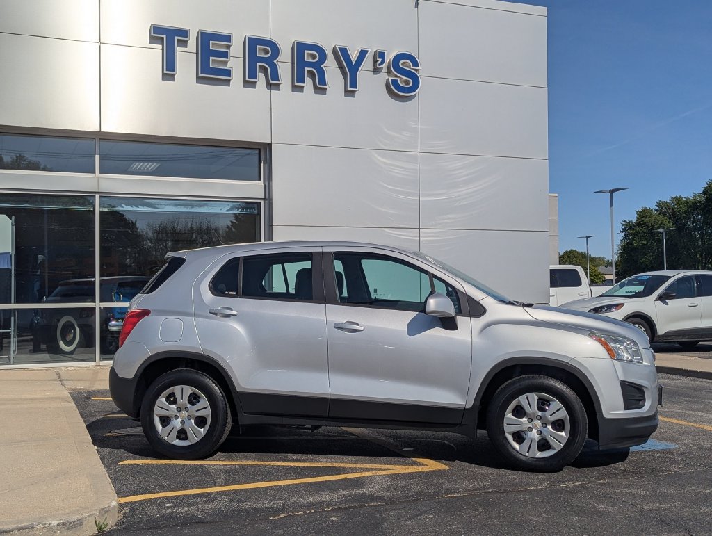 Used 2016 Chevrolet Trax LS FWD image 2